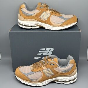 New Balance 2002R U2002RCE Beige Grey Running Shoes Men's Sz 10.5D Women's Sz 12